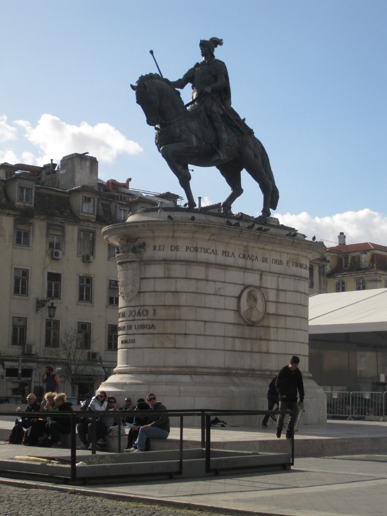 41-Statue of Rey Joâo on Praça da Figueira.jpg - Statue of Rey Joâo on Praça da Figueira